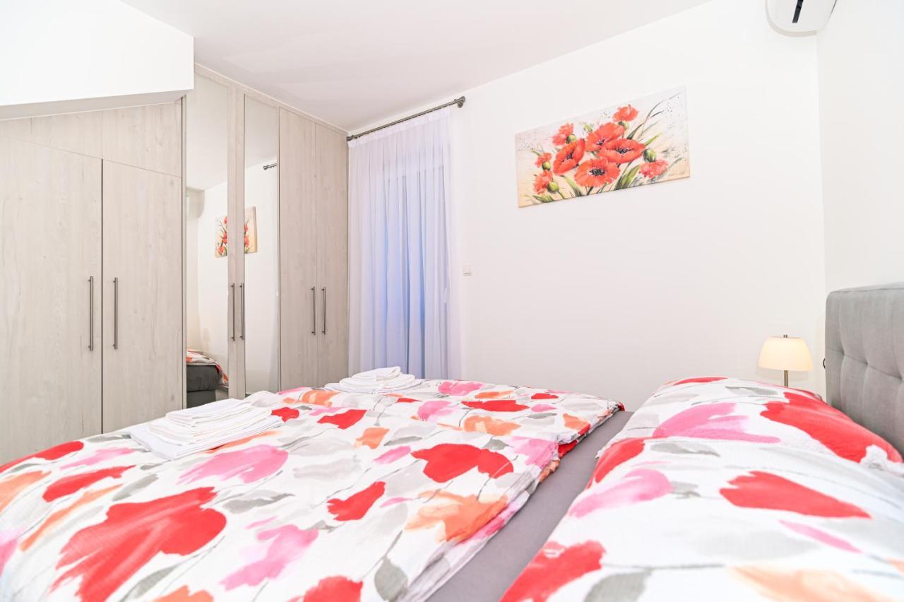 Luxury Apartment With Swimming Pool Ana Trogir Ngoại thất bức ảnh