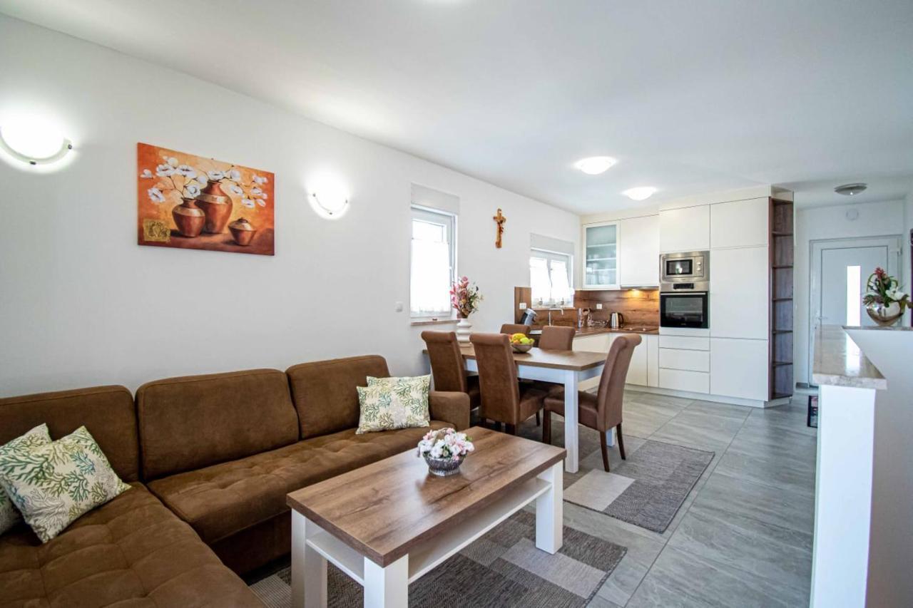 Luxury Apartment With Swimming Pool Ana Trogir Ngoại thất bức ảnh